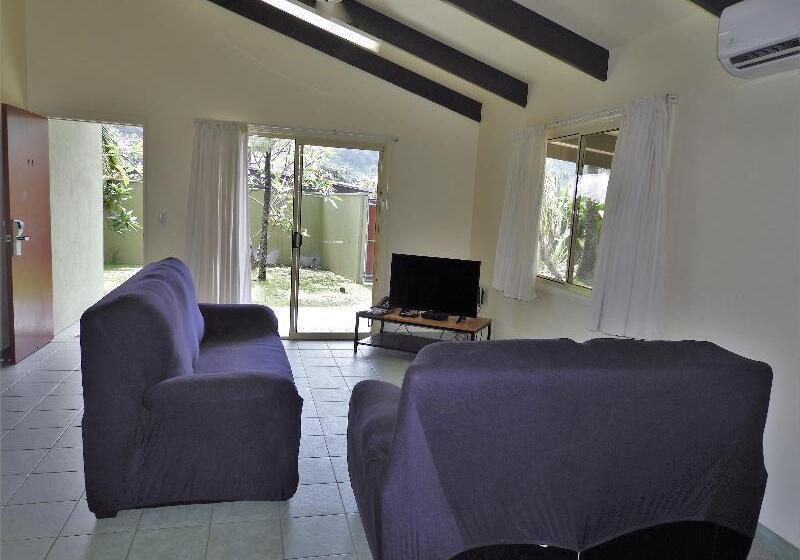 ویلای 3 خوابه, The Edgewater Resort & Spa