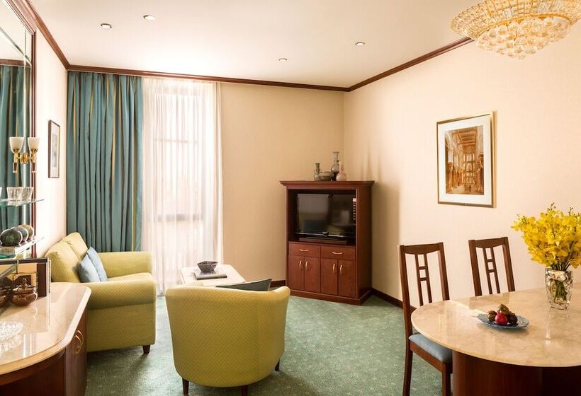 סוויטה אקזקיוטיב, Al Khozama