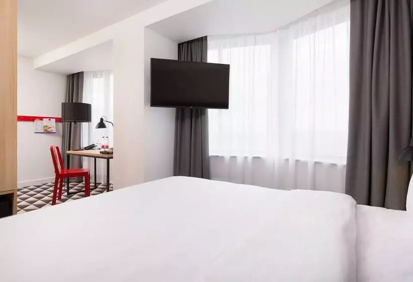 スーペリアールーム, Azimut Hotel Smolenskaya Moscow