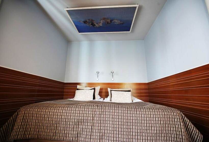 스위트, Boutique Hotel Yöpuu