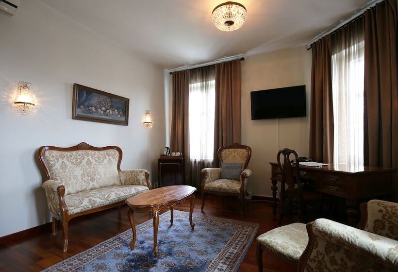 스위트, Boutique Hotel Yöpuu