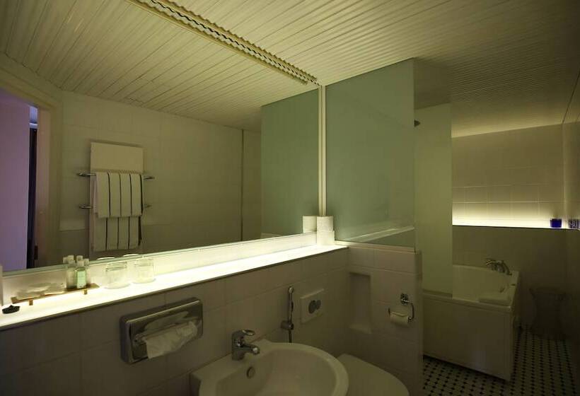 스위트, Boutique Hotel Yöpuu