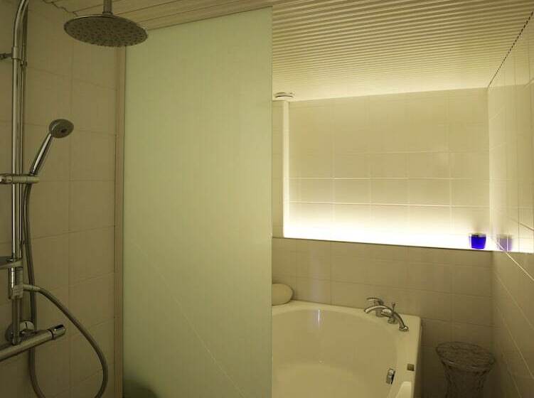 스위트, Boutique Hotel Yöpuu