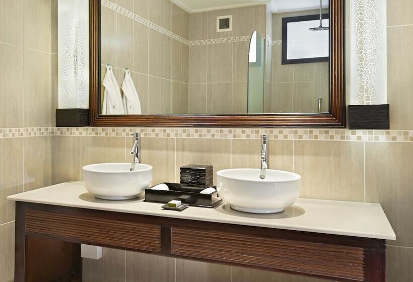 اتاق استاندارد با تخت بزرگ, Doubletree By Hilton Seychelles Allamanda Resort & Spa