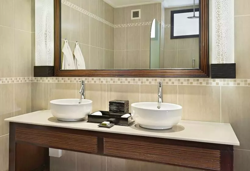 اتاق استاندارد با تخت بزرگ, Doubletree By Hilton Seychelles Allamanda Resort & Spa
