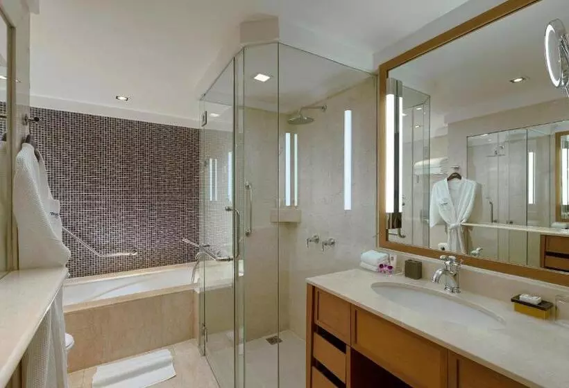キングサイズベッドのデラックスルーム, Dusit Thani Laguna Phuket