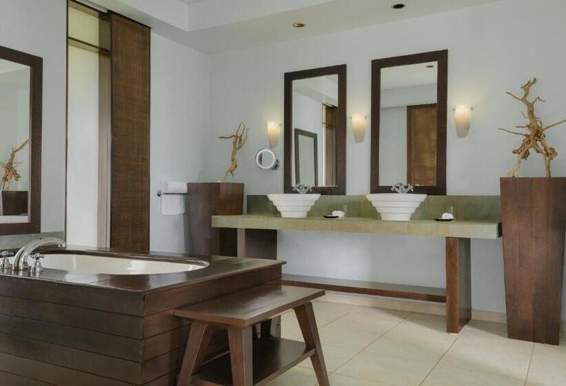 سوییت اجرایی, Fisherman S Cove Resort