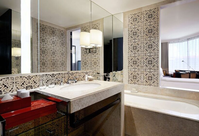 اتاق استاندارد با چشم‌انداز, Grand Hyatt Erawan Bangkok