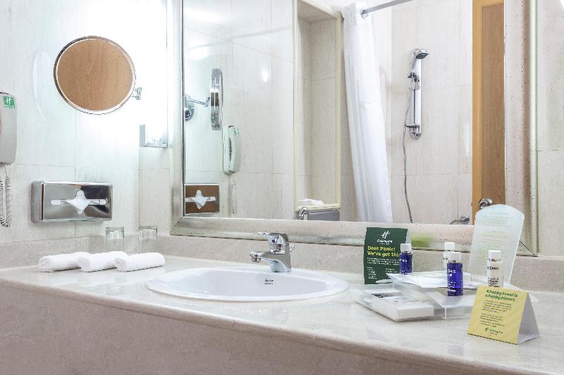 キングサイズベッドのスタンダードルーム, Holiday Inn Yanbu, An Ihg