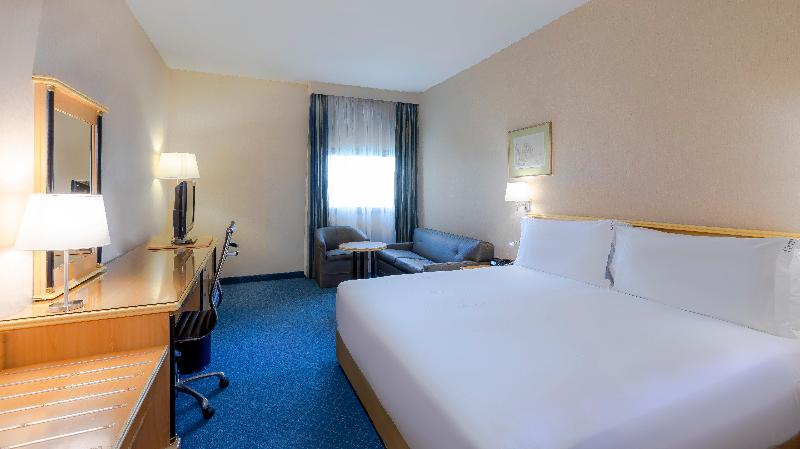 キングサイズベッドのスタンダードルーム, Holiday Inn Yanbu, An Ihg