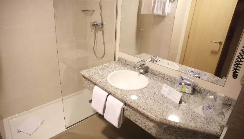 Standard-huone King-vuode, Holiday Inn Yanbu, An Ihg