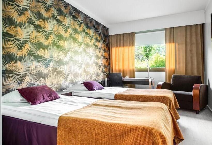 חדר אקונומי, Käenpesä