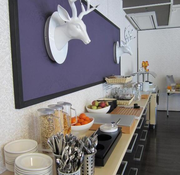 חדר אקונומי, Käenpesä