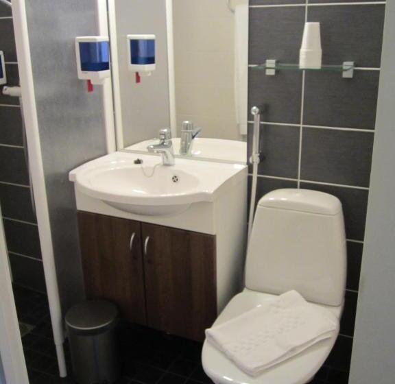 חדר אקונומי, Käenpesä