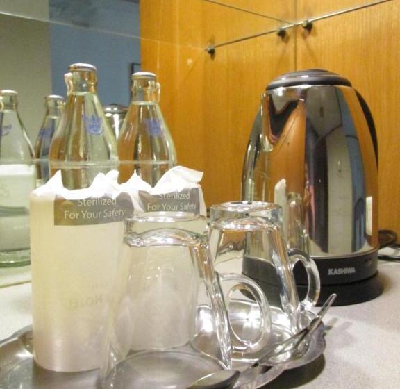 غرفة ديلوكس ثلاثية, Kosit