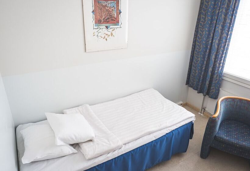 スタンダードルーム, Li Pietari Kylliäinen