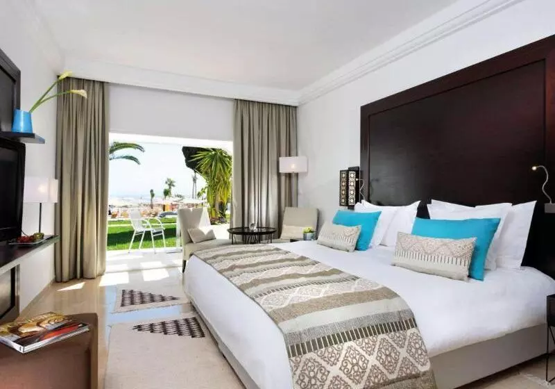 اتاق کلاسیک با چشم‌انداز دریا, Mövenpick Hotel Gammarth Tunis