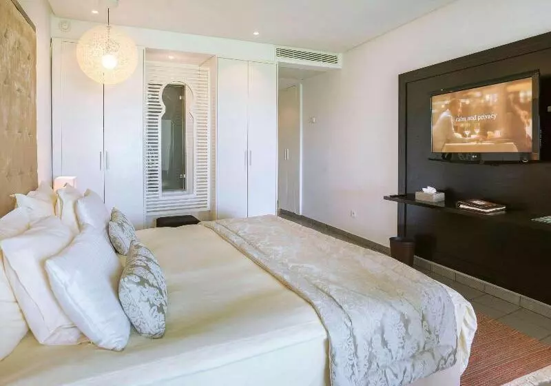 اتاق لوکس با چشم‌انداز دریا, Mövenpick Hotel Gammarth Tunis