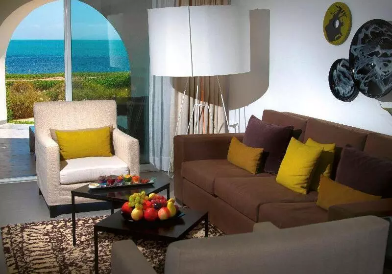 اتاق لوکس با چشم‌انداز دریا, Mövenpick Hotel Gammarth Tunis
