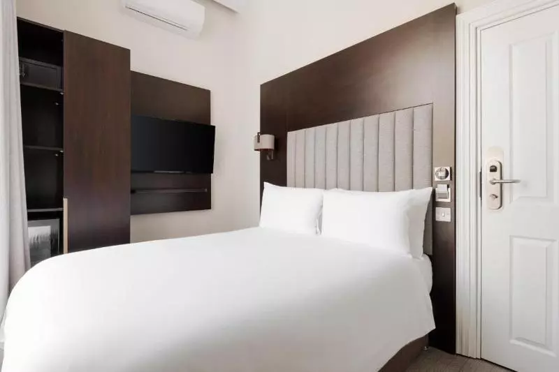 اتاق کلاسیک با چشم‌انداز دریا, Mövenpick Hotel Gammarth Tunis