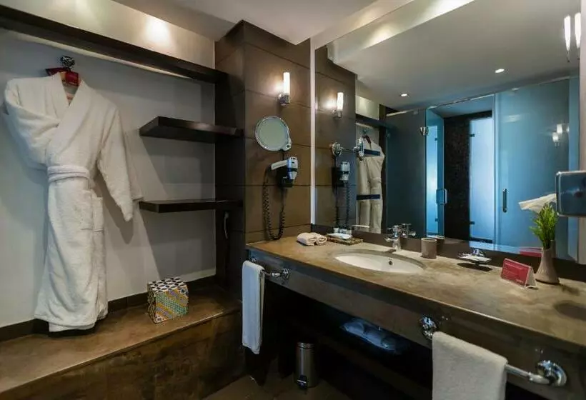 اتاق لوکس با تخت بزرگ, Mövenpick Hotel Gammarth Tunis