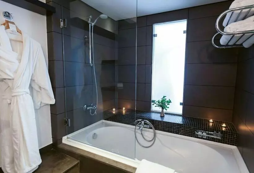 اتاق سوپریور با چشم‌انداز دریا, Mövenpick Hotel Gammarth Tunis