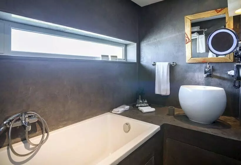 اتاق سوپریور با چشم‌انداز دریا, Mövenpick Hotel Gammarth Tunis