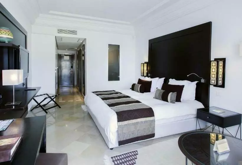 اتاق کلاسیک با چشم‌انداز دریا, Mövenpick Hotel Gammarth Tunis