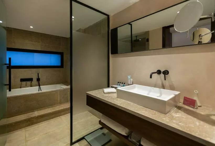 اتاق کلاسیک با چشم‌انداز دریا, Mövenpick Hotel Gammarth Tunis