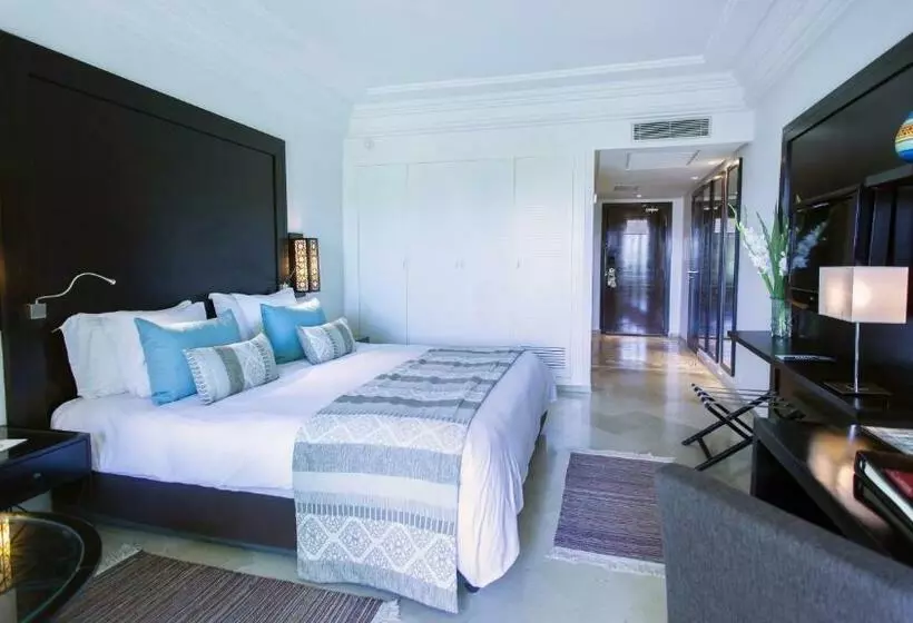 Classic Room Double Bed Sea View, Mövenpick Hotel Gammarth Tunis
