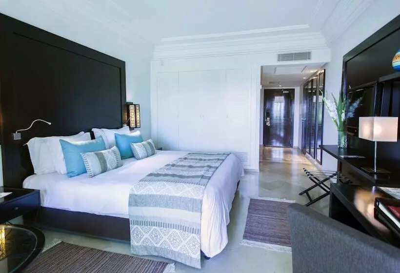 Classic Room Double Bed Sea View, Mövenpick Hotel Gammarth Tunis