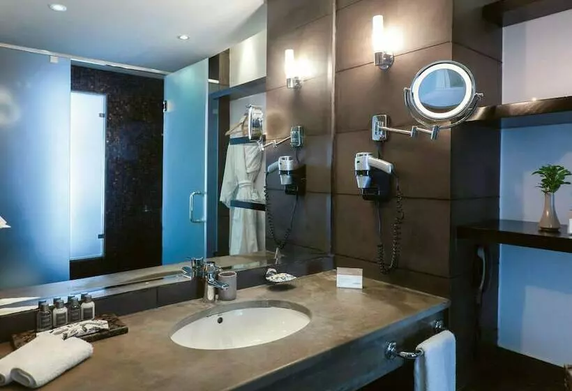 Classic Room Double Bed Sea View, Mövenpick Hotel Gammarth Tunis