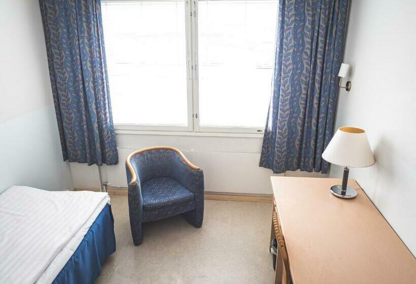 スタンダードルーム, Li Pietari Kylliäinen