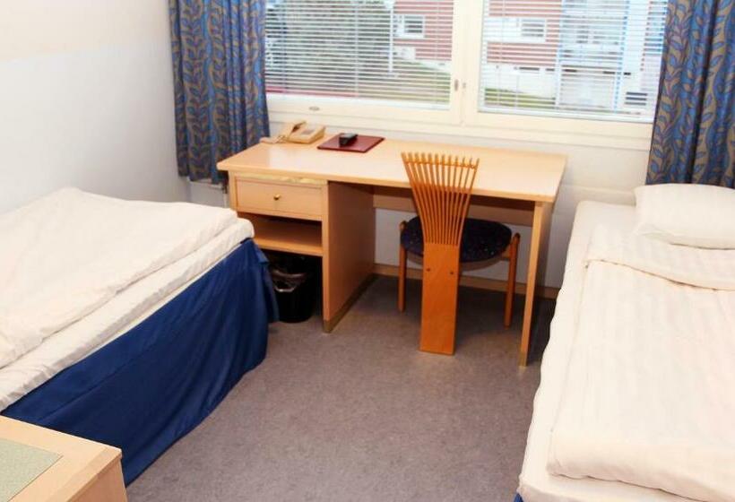 スタンダードルーム, Li Pietari Kylliäinen