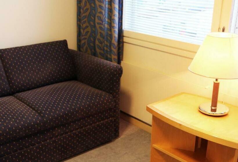 ファミリールーム, Li Pietari Kylliäinen