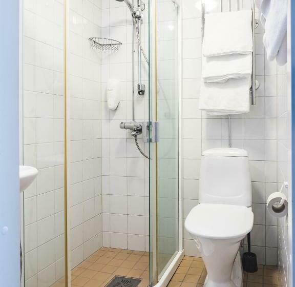 スタンダードトリプルルーム, Li Pietari Kylliäinen