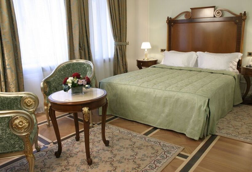 Номер Executive, Savoy Moscow
