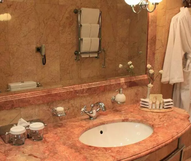سوییت جونیور, Savoy Moscow