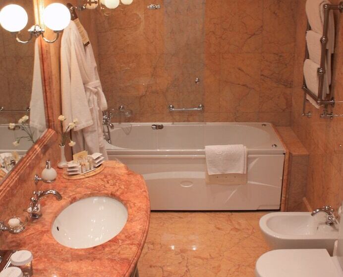 小型套房, Savoy Moscow