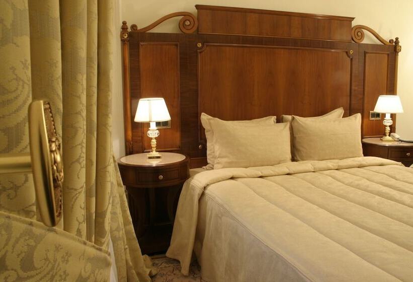 小型套房, Savoy Moscow