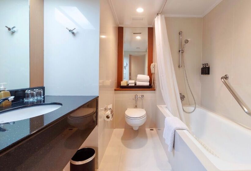 Номер Deluxe, Dusit Thani Pattaya