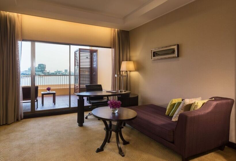 Club Room King Bed, Dusit Thani Pattaya