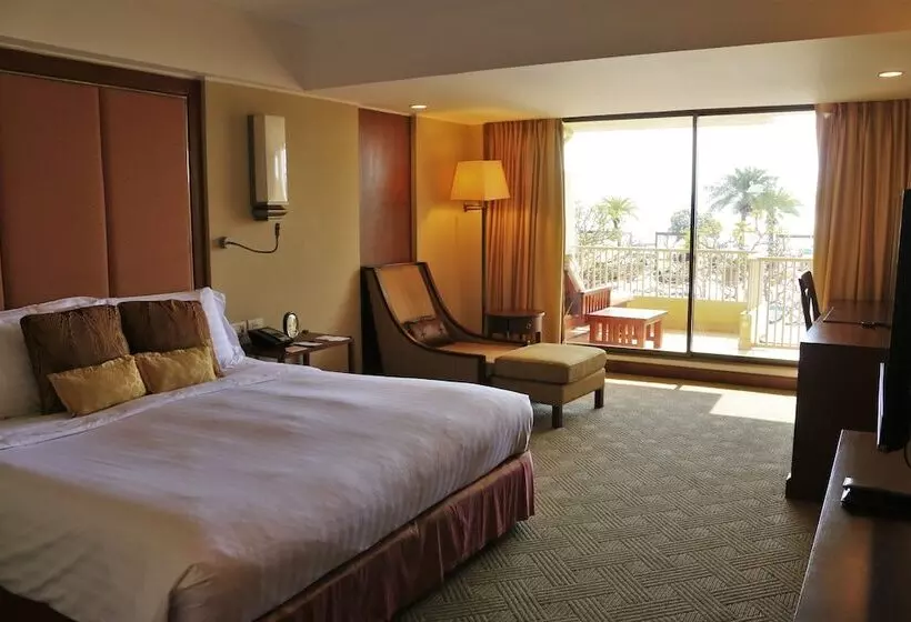 キングサイズベッドのスイートルーム, Dusit Thani Pattaya