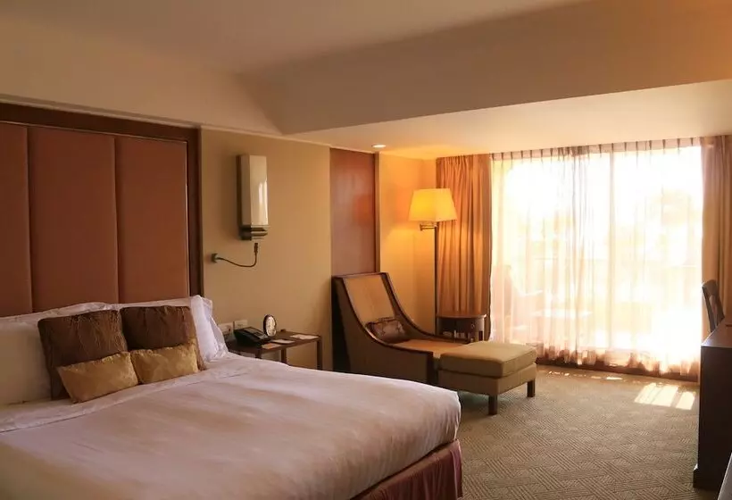 キングサイズベッドのスイートルーム, Dusit Thani Pattaya