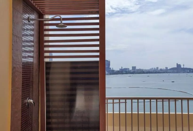 クラブルーム, Dusit Thani Pattaya