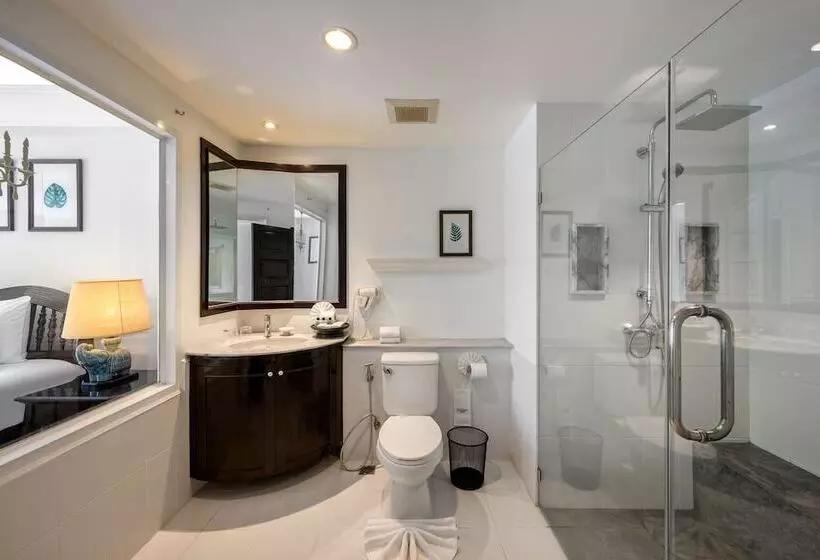 اتاق لوکس با چشم‌انداز استخر, Thavorn Palm Beach Resort Phuket