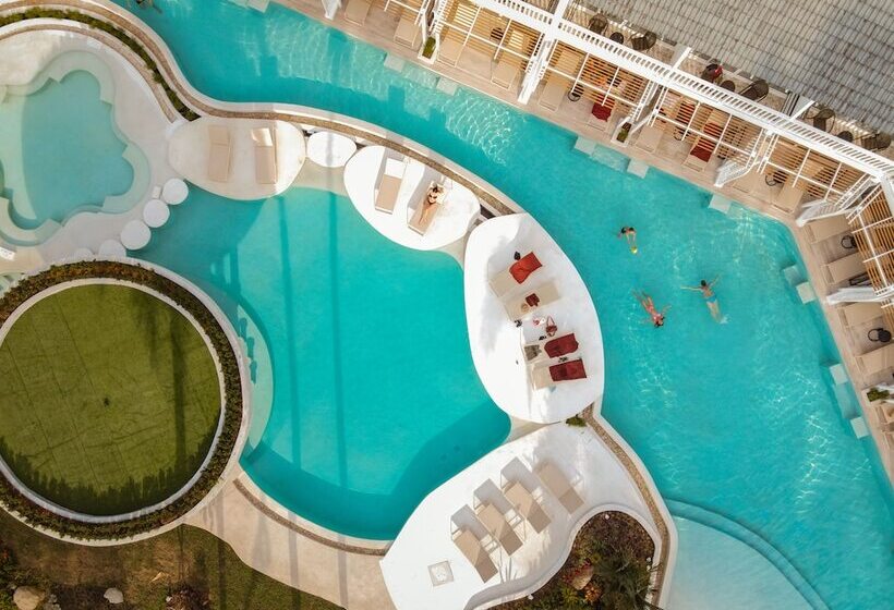 プールの見えるデラックスルーム, Thavorn Palm Beach Resort Phuket