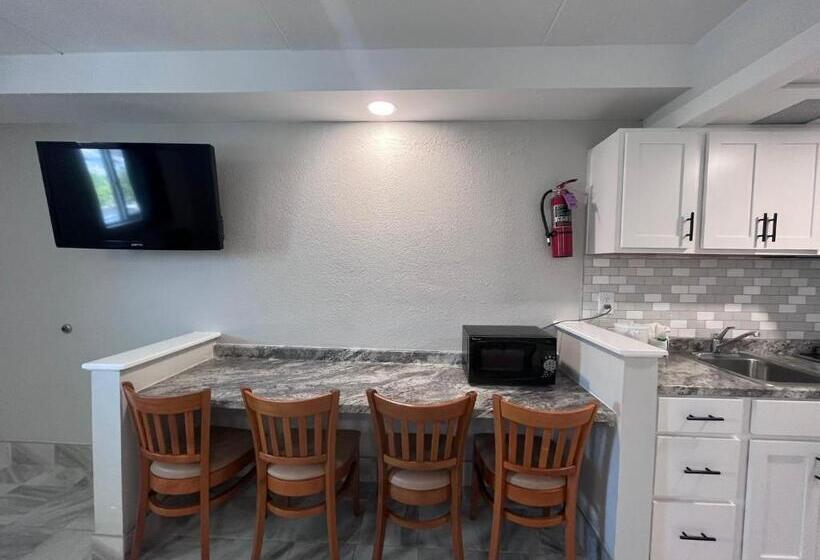 חדר דלוקס עם מיטת קינג, Admiral Resort Motel