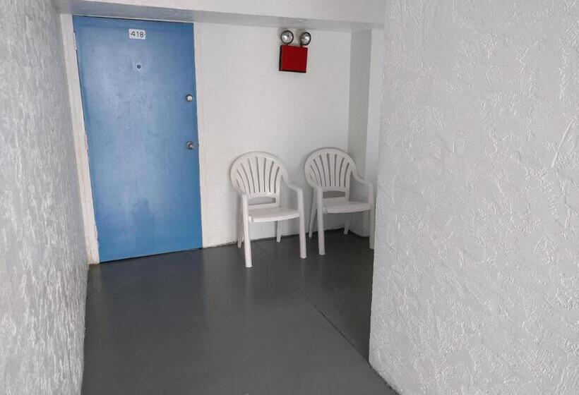 סוויטה משפחתית, Admiral Resort Motel