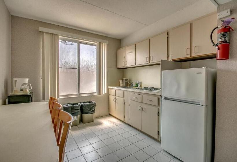 סוויטה משפחתית, Admiral Resort Motel